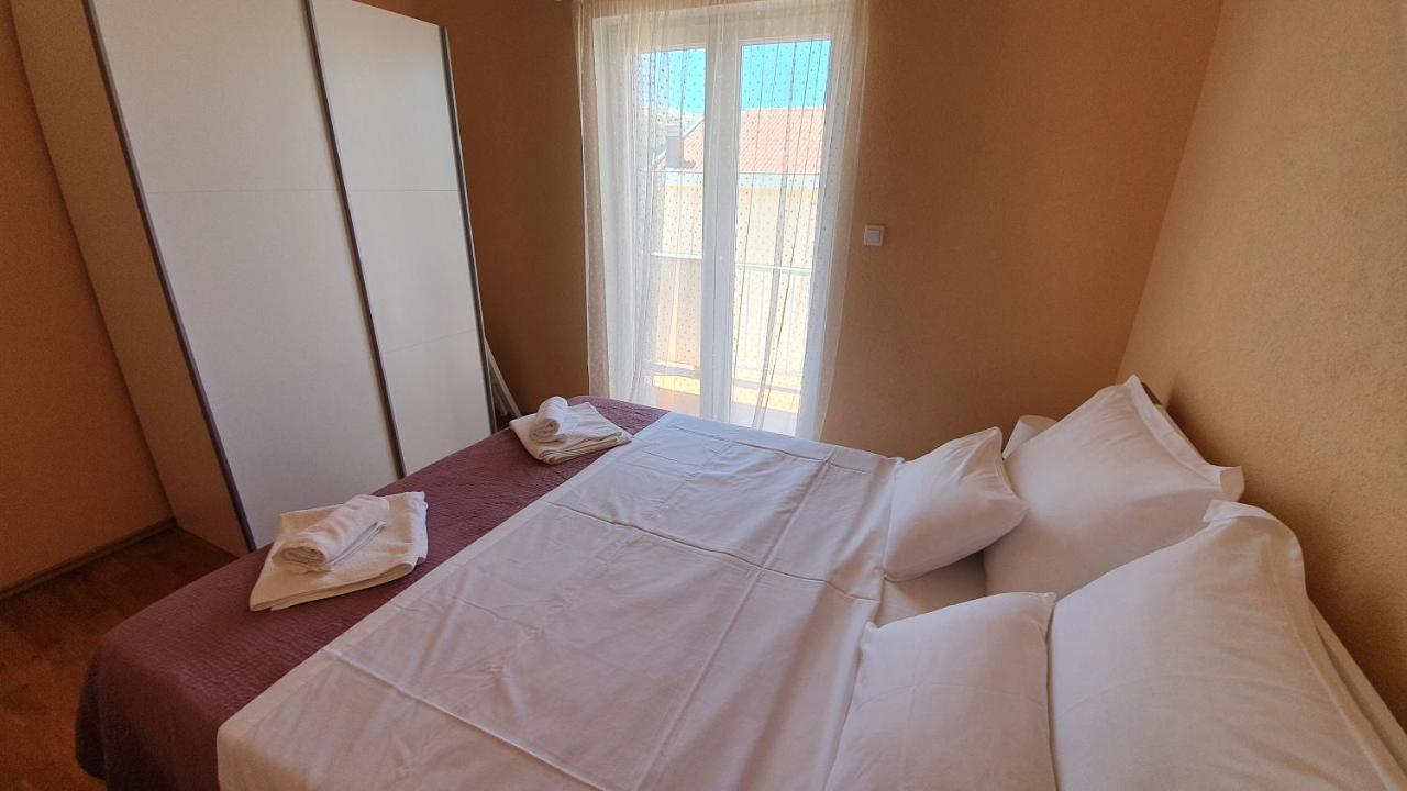 Apartments Miki Đảo Pag Ngoại thất bức ảnh